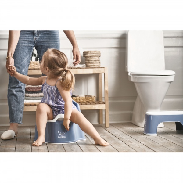 Pot fauteuil bleu profond et blanc Babybjorn