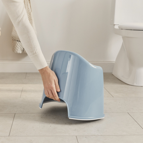 Pot fauteuil bleu profond et blanc Babybjorn