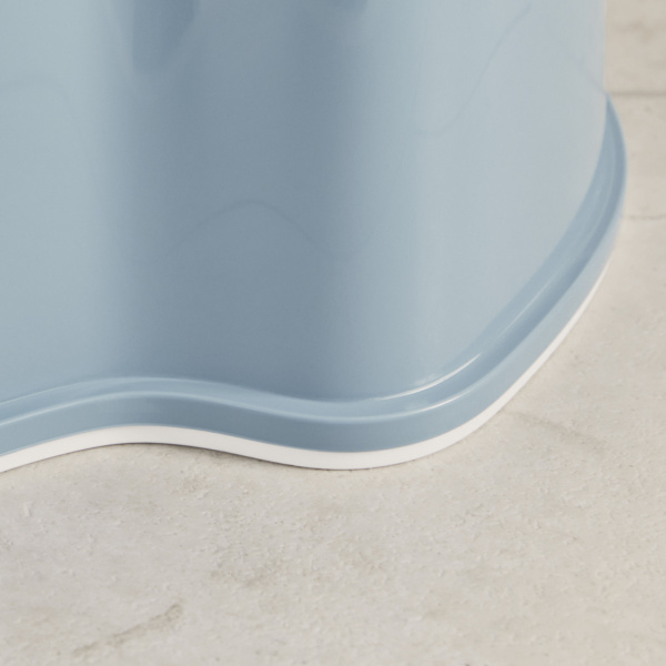 Pot fauteuil bleu profond et blanc Babybjorn