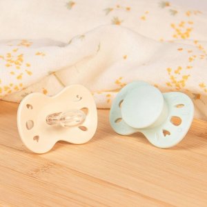 Lot de 2 sucettes anatomiques 6-18 mois essentielle vert et beige Biolane