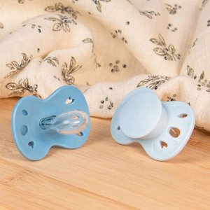 Lot de 2 sucettes anatomiques 18 mois+ essentielle bleu clair et foncé Biolane