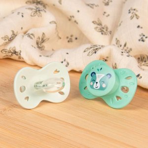 Lot de 2 sucettes anatomiques 18 mois+ animaux Biolane