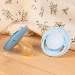 Lot de 2 sucettes rondes 6 mois+ originale bleu clair et foncé Biolane