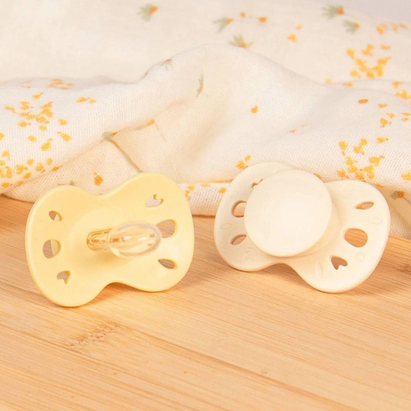 Lot de 2 sucettes anatomiques 0-6 mois essentielle jaune et beige Biolane