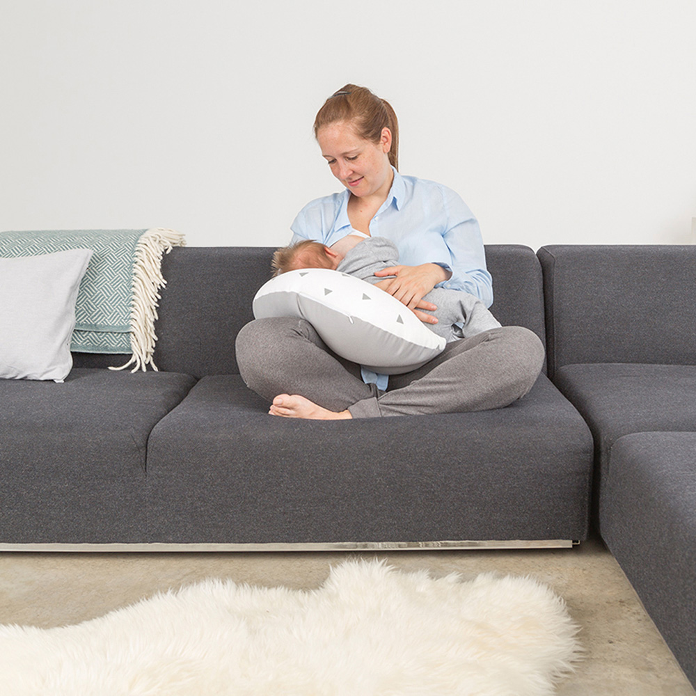 Coussin d'allaitement doomoo belly grey de Babymoov sur allobébé