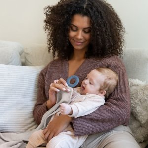 Cape d'allaitement mom'n play Babymoov