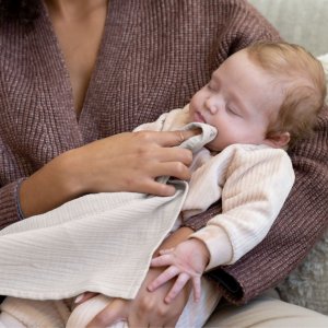 Cape d'allaitement mom'n play Babymoov