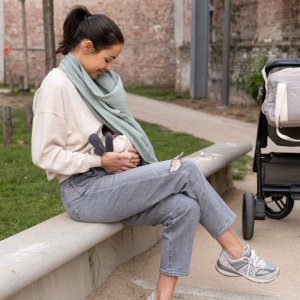 Cape d'allaitement mom'n play Babymoov
