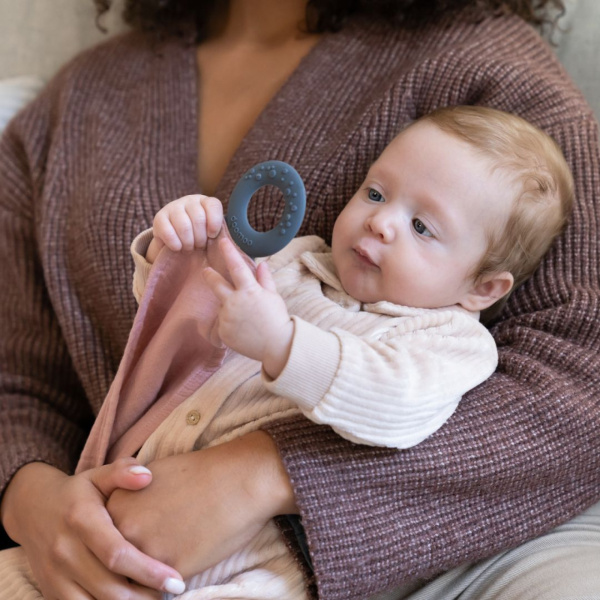 Cape d'allaitement mom'n play tetra pink Babymoov