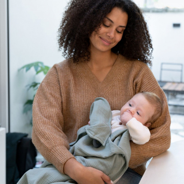 Cape d'allaitement mom'n play tetra green Babymoov