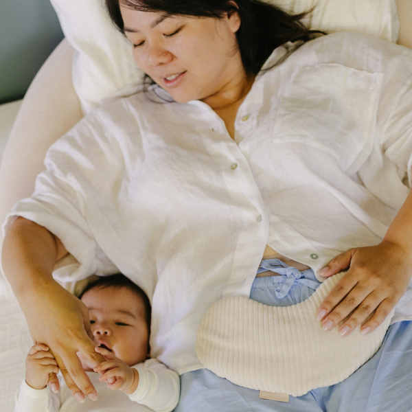 Bouillotte sèche maternité snoogy mom corduroy sand Babymoov