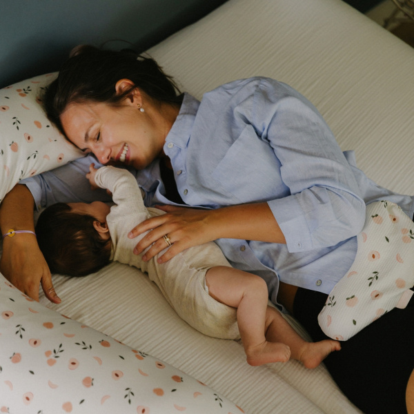 Bouillotte sèche maternité snoogy mom peaches Babymoov