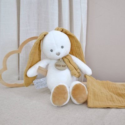 Pantin avec doudou lapin nougat