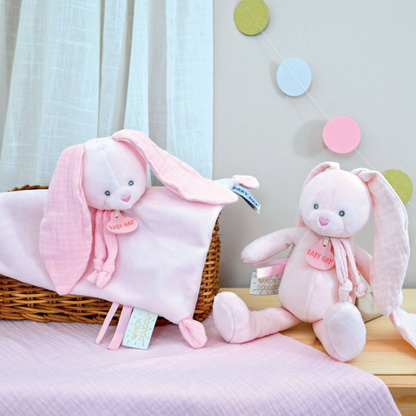 Pantin avec doudou lapin misty rose Babynat