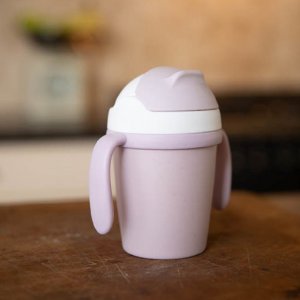 Tasse d'apprentissage en plastique biodégradable rose Bo jungle