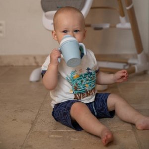 Tasse d'apprentissage en plastique biodégradable bleue Bo jungle