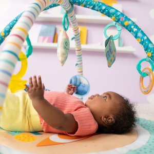 Tapis d’éveil party in paradise avec coussin et 5 jouets Bright starts