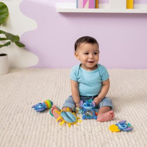 Coffret cadeau pour bébé avec 4 jouets stitch Bright starts