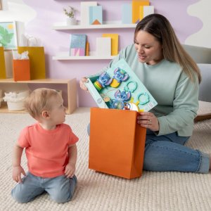 Coffret cadeau pour bébé avec 4 jouets stitch Bright starts