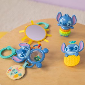 Coffret cadeau pour bébé avec 4 jouets stitch Bright starts