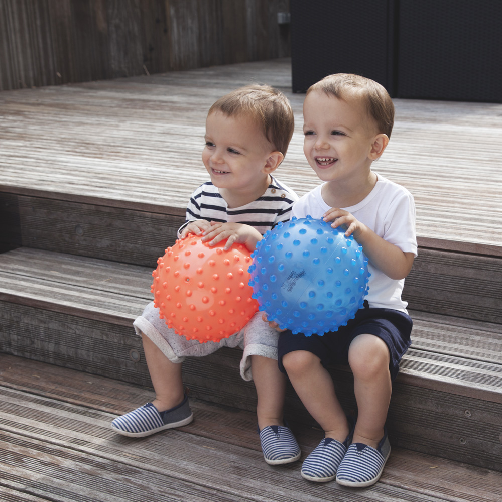 Jouet D Eveil Bebe Balle Transparente Tactile De Babytolove Sur Allobebe