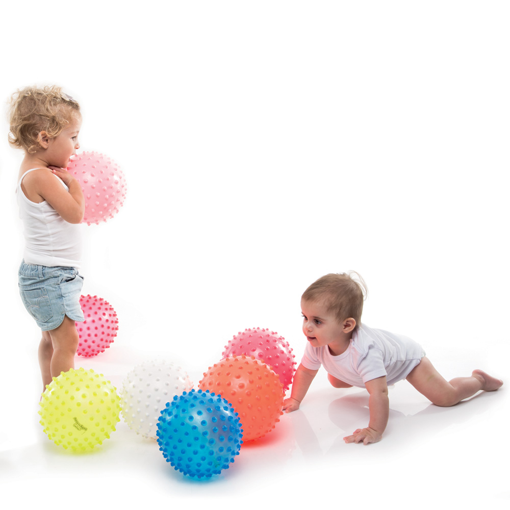 Jouet D Eveil Bebe Balle Transparente Tactile De Babytolove Sur Allobebe