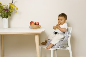 Rehausseur de chaise nomade travel up white stars Babytolove