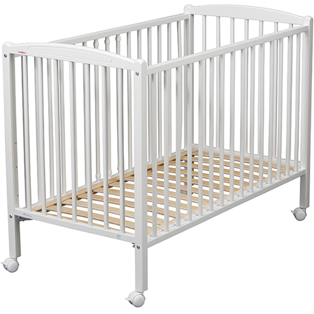 Lit bébé 60 x 120 cm blanc avec roulettes pivotantes de Combelle sur ...