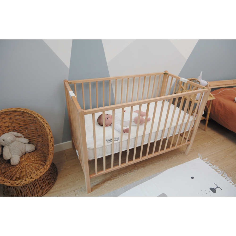 Lit bébé roméo 60x120 extra-pliant vernis naturel de Combelle sur allobébé