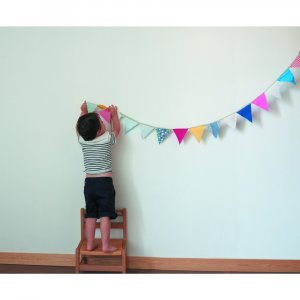 Petite chaise basse enfant louise vernis naturel Combelle