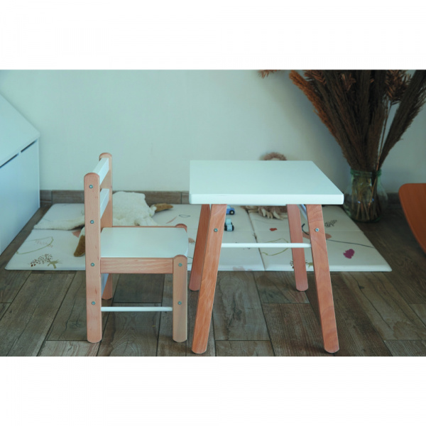 Petite chaise basse enfant louise vernis naturel Combelle