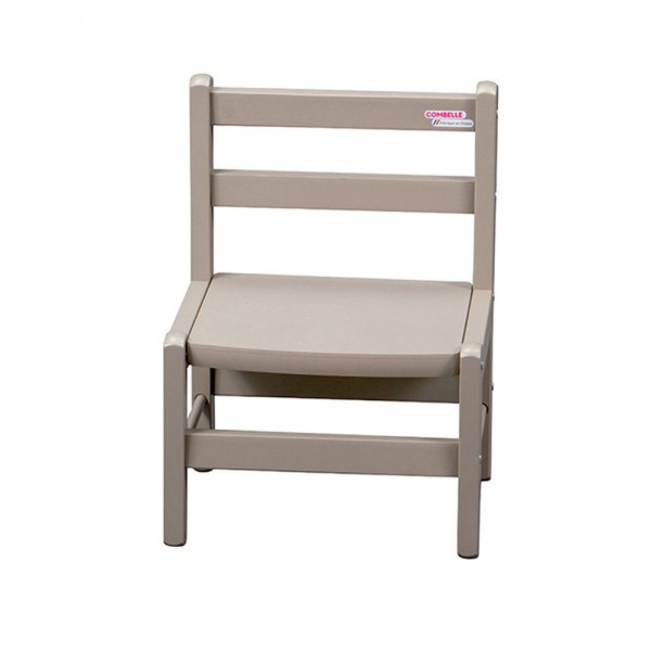 Petite chaise basse enfant louise vernis naturel Combelle