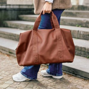Sac à langer mommy bag signature simili cuir marron foncé Childhome