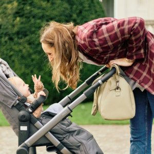 Sac à langer mommy club signature simili cuir vert Childhome