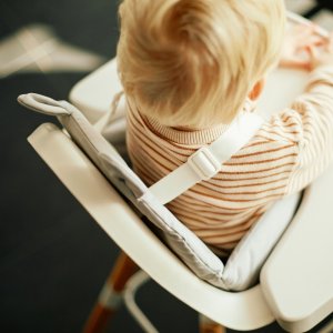 Coussin pour chaise haute déperlant gris Childhome