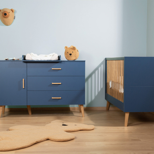 Chambre bébé duo lit 70x140cm évolutif + commode à  langer bold blue bleu pied naturel Childhome