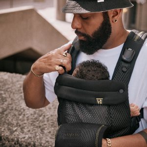 Porte bébé physiologique laya magic black Cybex