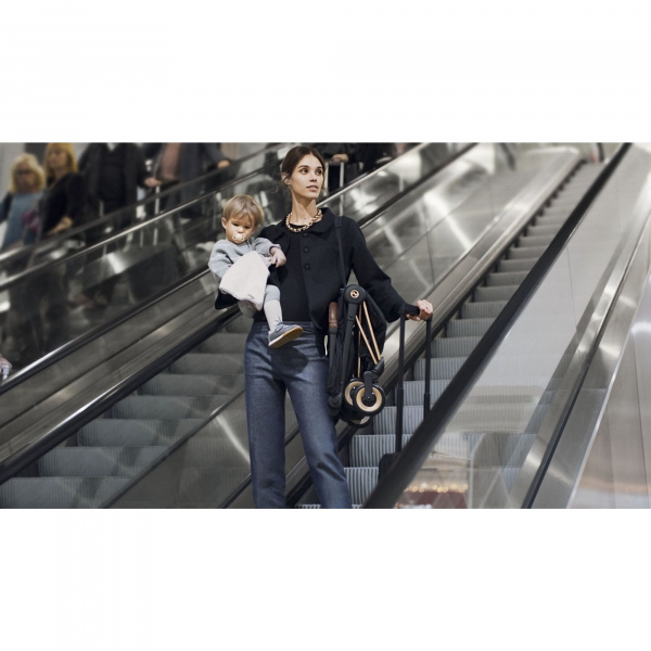 Poussette compacte coya off white châssis matt black Cybex