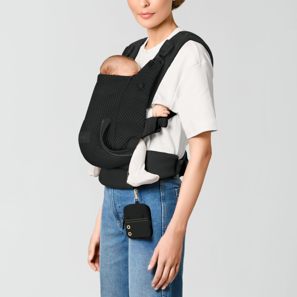 Porte bébé physiologique laya magic black Cybex