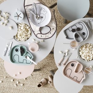 Assiette antidérapante en silicone elphee rose poudré Done by deer