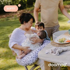 Coussin d’allaitement compact softy leopard cream Doomoo