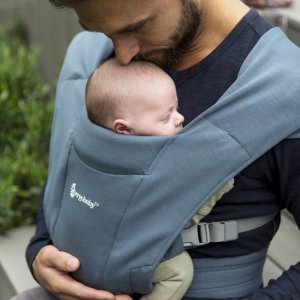 Porte bébé embrace Ergobaby