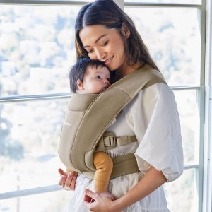 Porte-bébé embrace vert olive Ergobaby