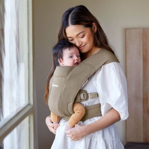 Porte-bébé embrace vert olive Ergobaby
