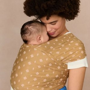 Écharpe de portage aura en tissu tricoté camel Ergobaby