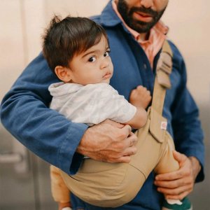 Porte bébé sling upsie camel Ergobaby