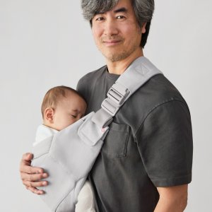 Porte bébé sling upsie pearl grey Ergobaby
