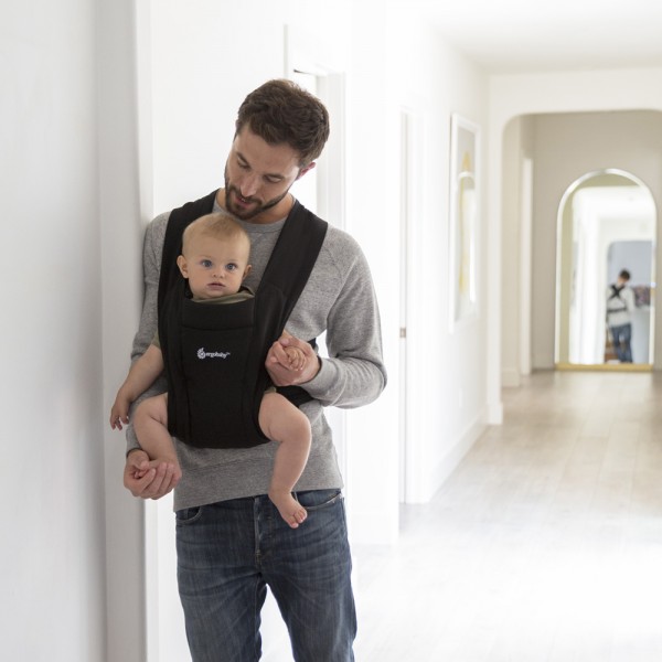 Porte-bébé embrace noir intense Ergobaby
