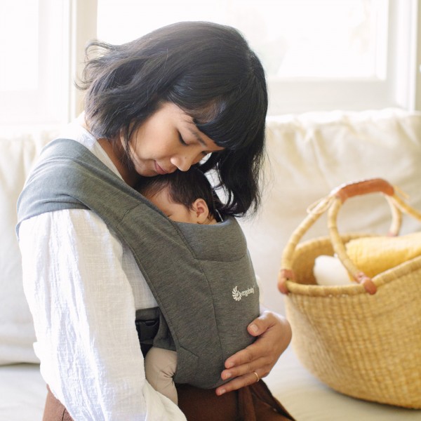 Porte-bébé embrace terracotta Ergobaby