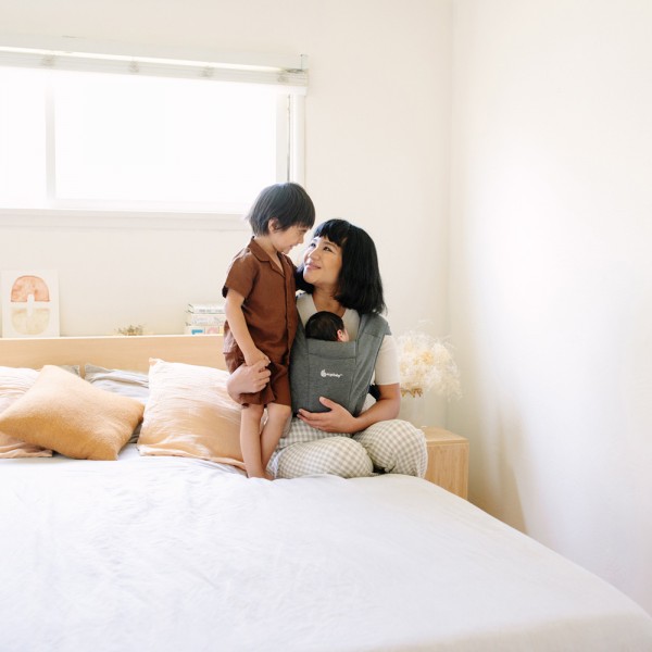 Porte-bébé embrace terracotta Ergobaby